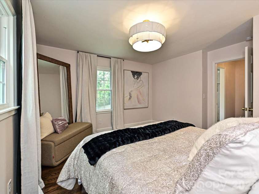 6654 Brookcrest Drive, Charlotte, NC 28210.  MLS# CAR4395296, YatesRealty ID 31719. 