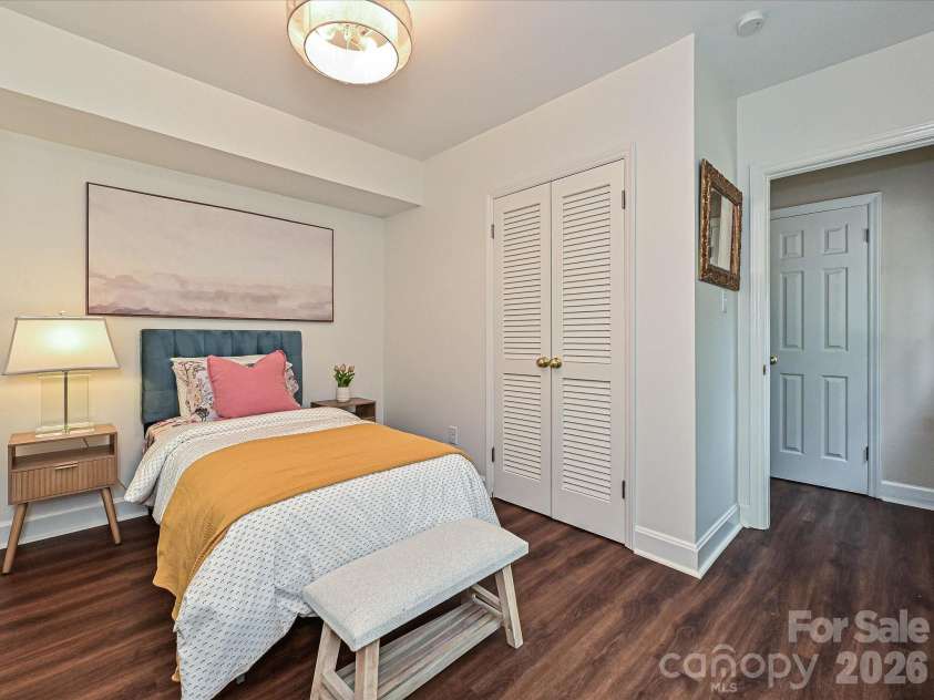 6654 Brookcrest Drive, Charlotte, NC 28210.  MLS# CAR4395296, YatesRealty ID 31719. 