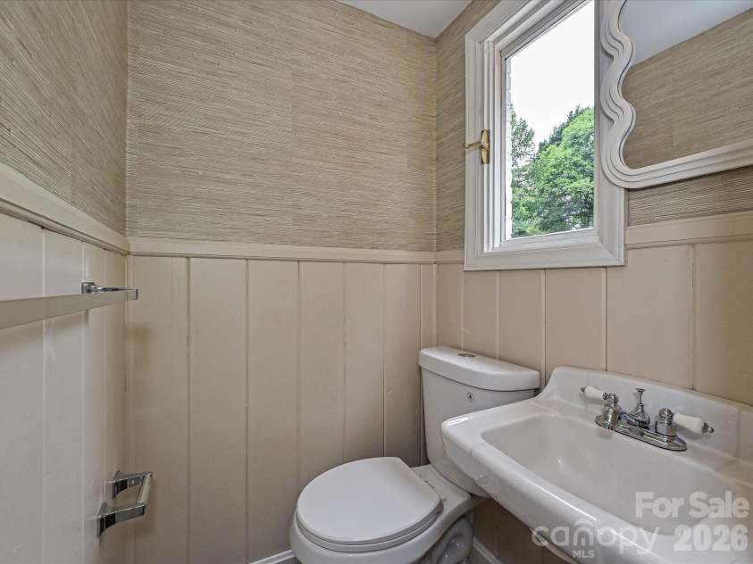 6654 Brookcrest Drive, Charlotte, NC 28210.  MLS# CAR4395296, YatesRealty ID 31719. 
