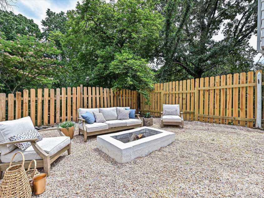 6654 Brookcrest Drive, Charlotte, NC 28210.  MLS# CAR4395296, YatesRealty ID 31719. 