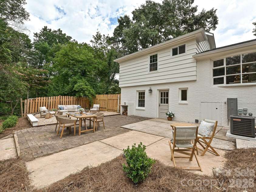 6654 Brookcrest Drive, Charlotte, NC 28210.  MLS# CAR4395296, YatesRealty ID 31719. 