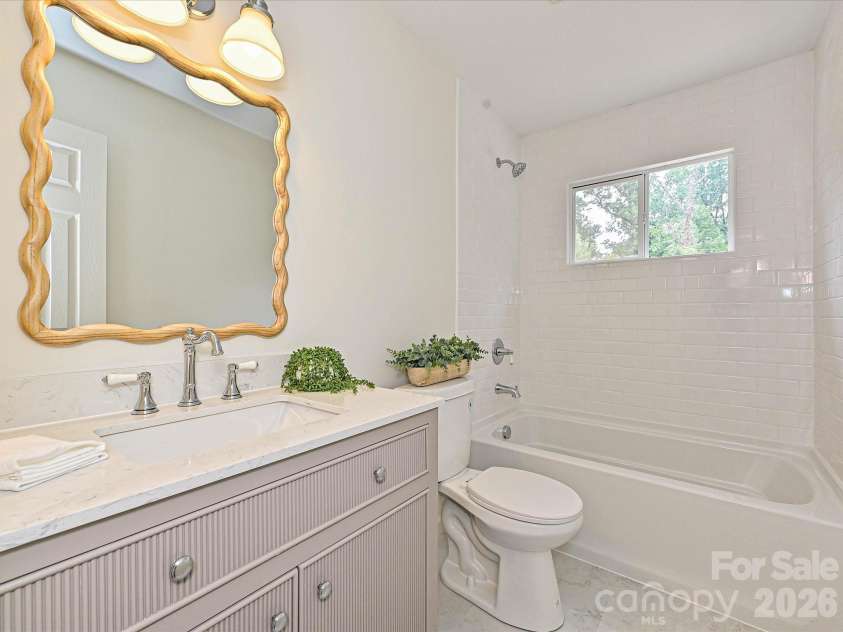 6654 Brookcrest Drive, Charlotte, NC 28210.  MLS# CAR4395296, YatesRealty ID 31719. Second full bath