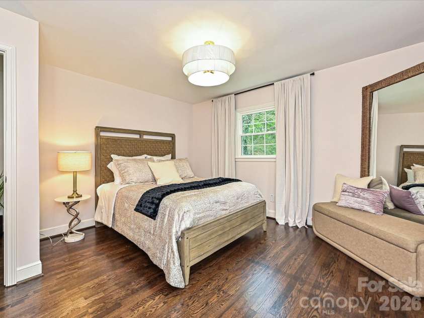 6654 Brookcrest Drive, Charlotte, NC 28210.  MLS# CAR4395296, YatesRealty ID 31719. Spacious primary bedroom