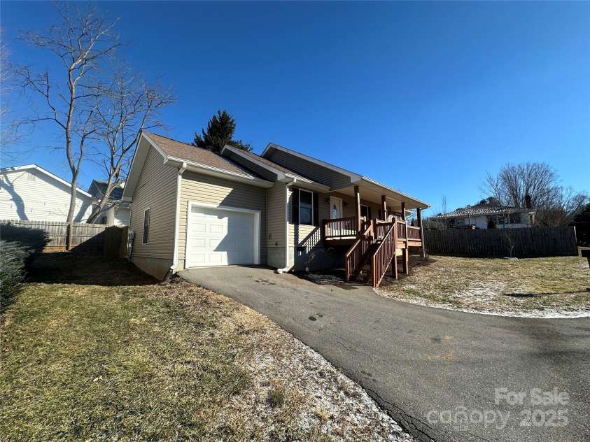 7 Spruce Shade Court, Asheville, NC 28803.  MLS# CAR4211825, YatesRealty ID 3172. 