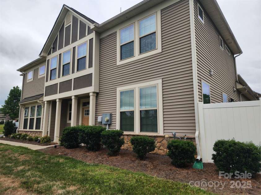 9341 Glenburn Lane, Charlotte, NC 28278.  MLS# CAR4291350, YatesRealty ID 31721. 