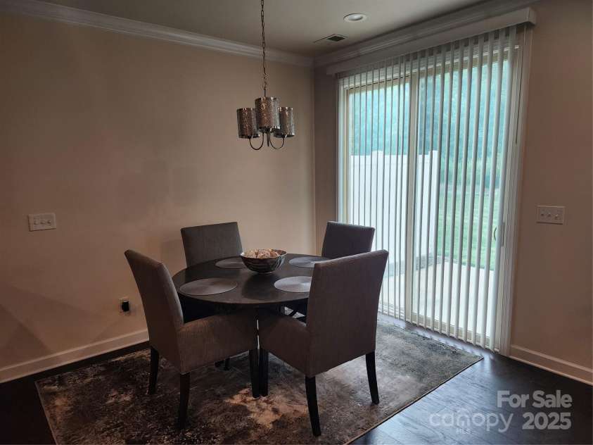 9341 Glenburn Lane, Charlotte, NC 28278.  MLS# CAR4291350, YatesRealty ID 31721. 