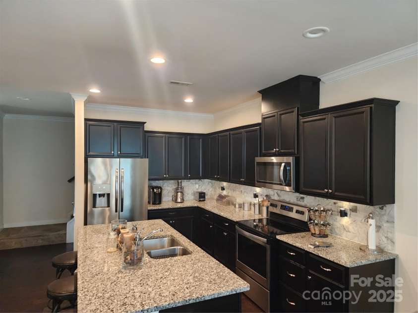 9341 Glenburn Lane, Charlotte, NC 28278.  MLS# CAR4291350, YatesRealty ID 31721. 
