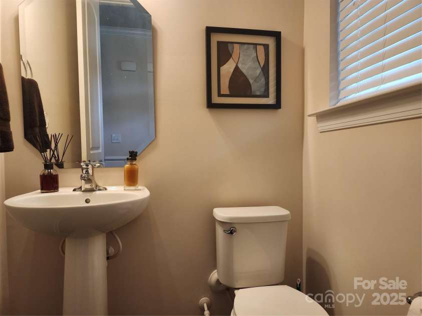 9341 Glenburn Lane, Charlotte, NC 28278.  MLS# CAR4291350, YatesRealty ID 31721. 