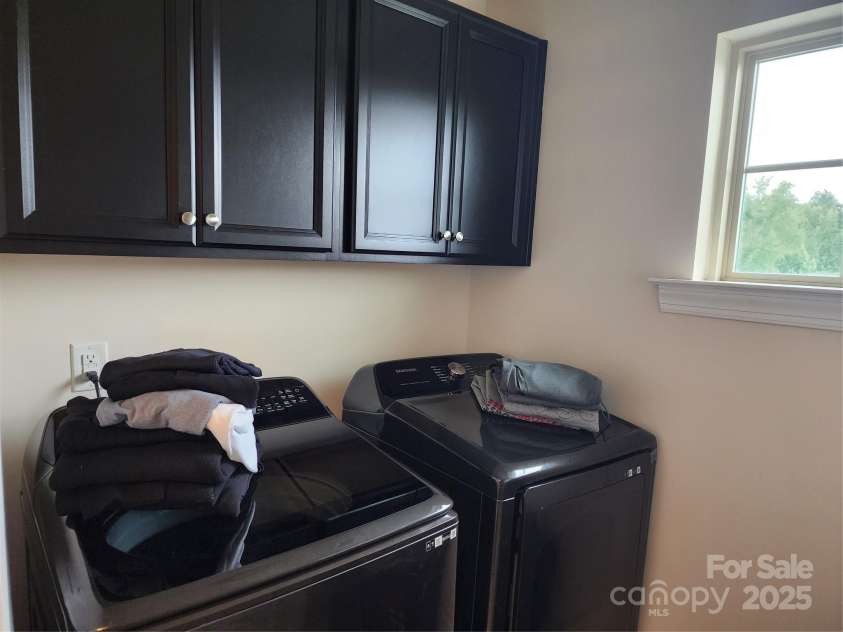9341 Glenburn Lane, Charlotte, NC 28278.  MLS# CAR4291350, YatesRealty ID 31721. 