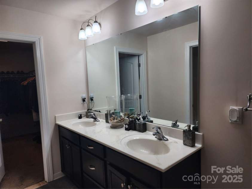 9341 Glenburn Lane, Charlotte, NC 28278.  MLS# CAR4291350, YatesRealty ID 31721. 