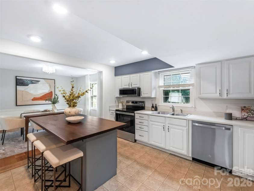 1429 Mcilroy Road, Charlotte, NC 28212.  MLS# CAR4394489, YatesRealty ID 31722. 