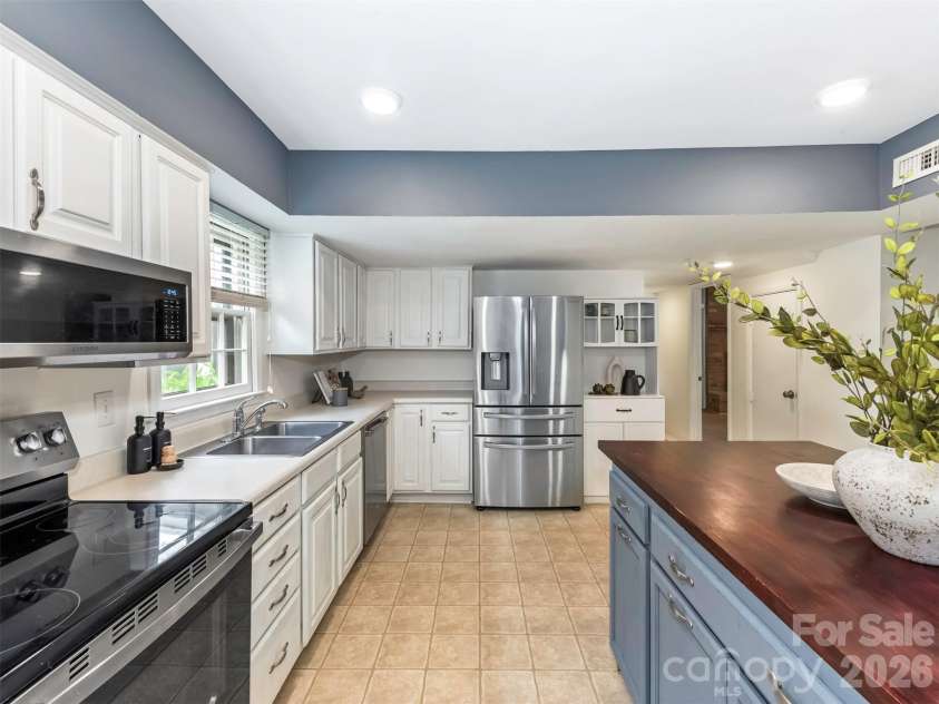 1429 Mcilroy Road, Charlotte, NC 28212.  MLS# CAR4394489, YatesRealty ID 31722. 