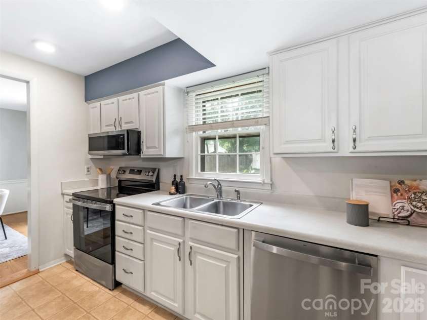 1429 Mcilroy Road, Charlotte, NC 28212.  MLS# CAR4394489, YatesRealty ID 31722. 