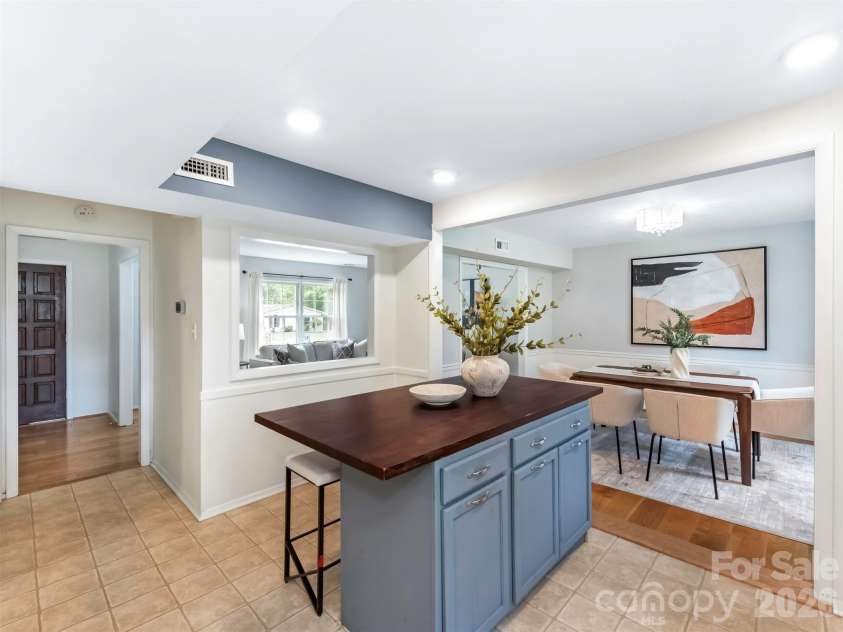 1429 Mcilroy Road, Charlotte, NC 28212.  MLS# CAR4394489, YatesRealty ID 31722. 