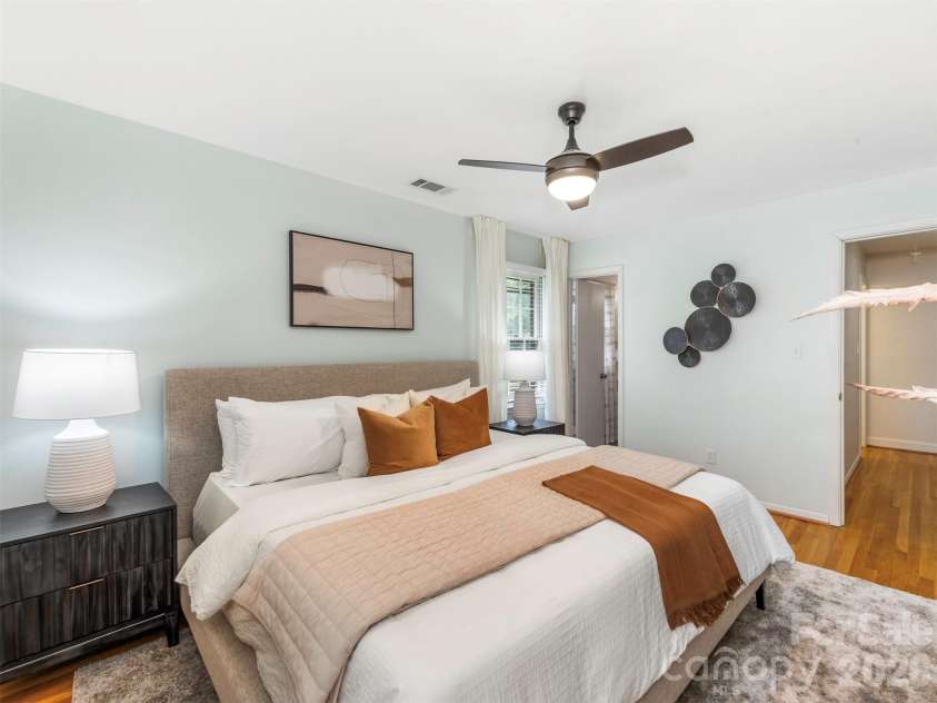 1429 Mcilroy Road, Charlotte, NC 28212.  MLS# CAR4394489, YatesRealty ID 31722. 