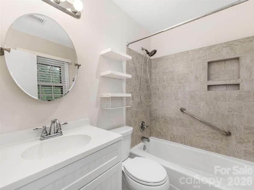 1429 Mcilroy Road, Charlotte, NC 28212.  MLS# CAR4394489, YatesRealty ID 31722. 
