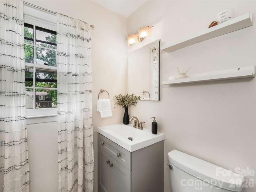 1429 Mcilroy Road, Charlotte, NC 28212.  MLS# CAR4394489, YatesRealty ID 31722. 