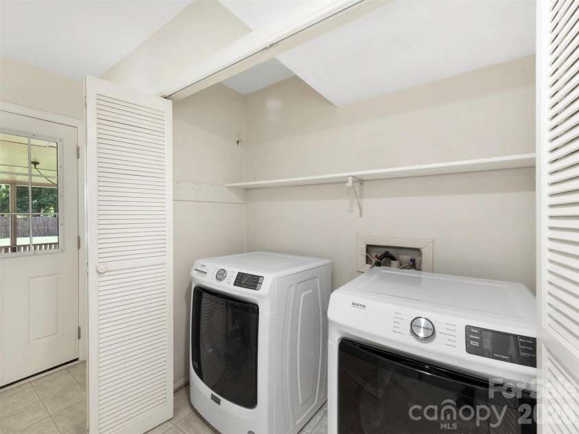 1429 Mcilroy Road, Charlotte, NC 28212.  MLS# CAR4394489, YatesRealty ID 31722. 