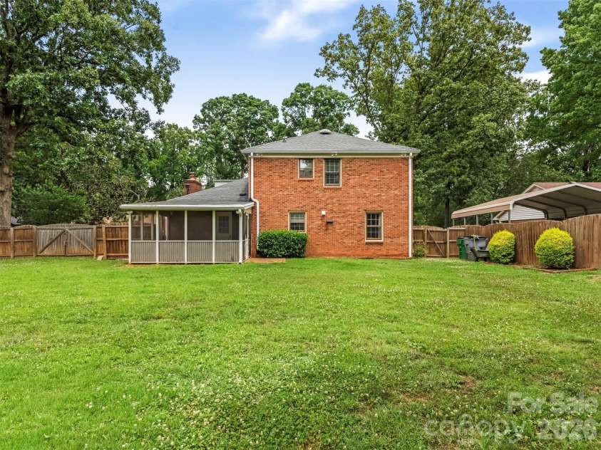 1429 Mcilroy Road, Charlotte, NC 28212.  MLS# CAR4394489, YatesRealty ID 31722. 
