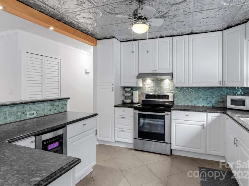 3890 Whitehaven Road, Winston Salem, NC 27106.  MLS# CAR4288620, YatesRealty ID 31722. 