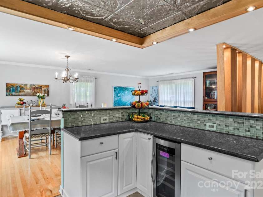3890 Whitehaven Road, Winston Salem, NC 27106.  MLS# CAR4288620, YatesRealty ID 31722. 