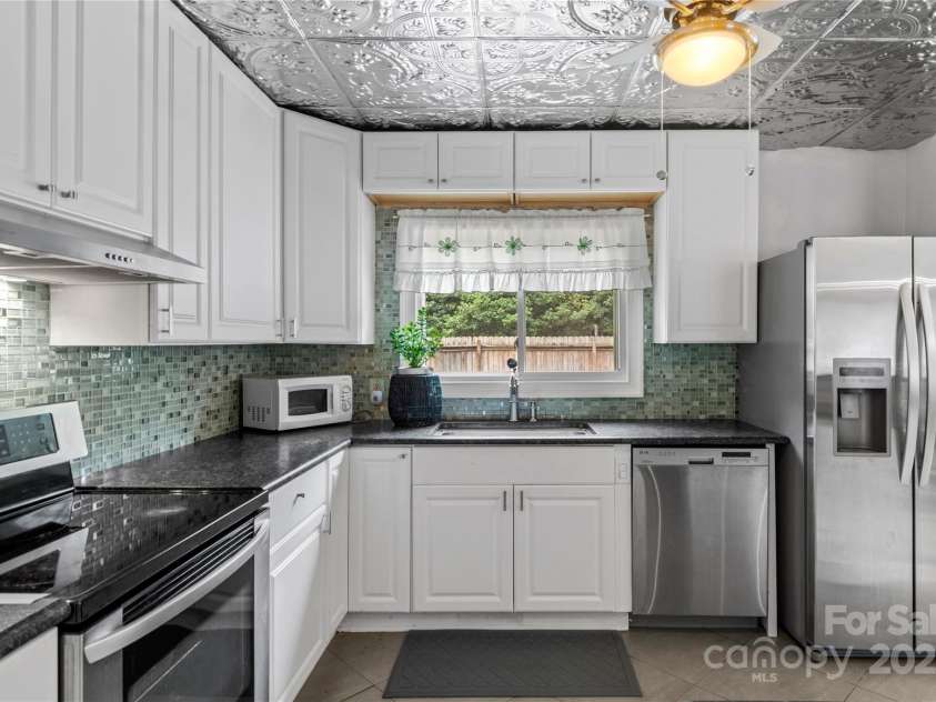 3890 Whitehaven Road, Winston Salem, NC 27106.  MLS# CAR4288620, YatesRealty ID 31722. 