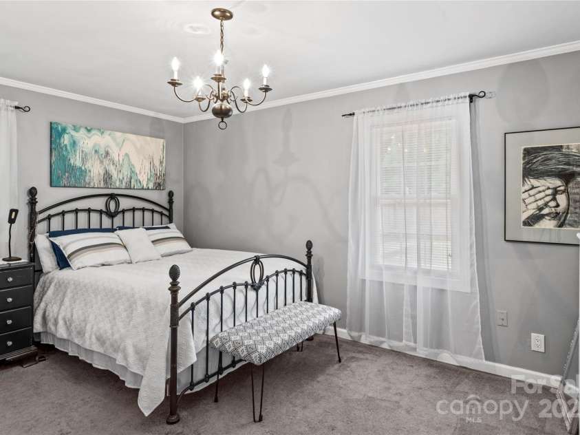 3890 Whitehaven Road, Winston Salem, NC 27106.  MLS# CAR4288620, YatesRealty ID 31722. 