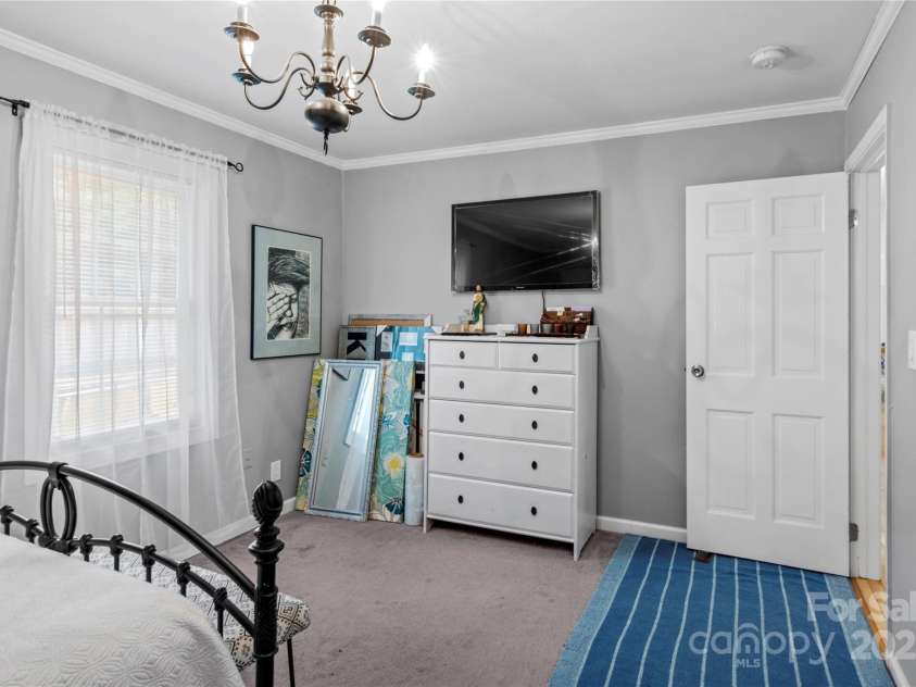 3890 Whitehaven Road, Winston Salem, NC 27106.  MLS# CAR4288620, YatesRealty ID 31722. 