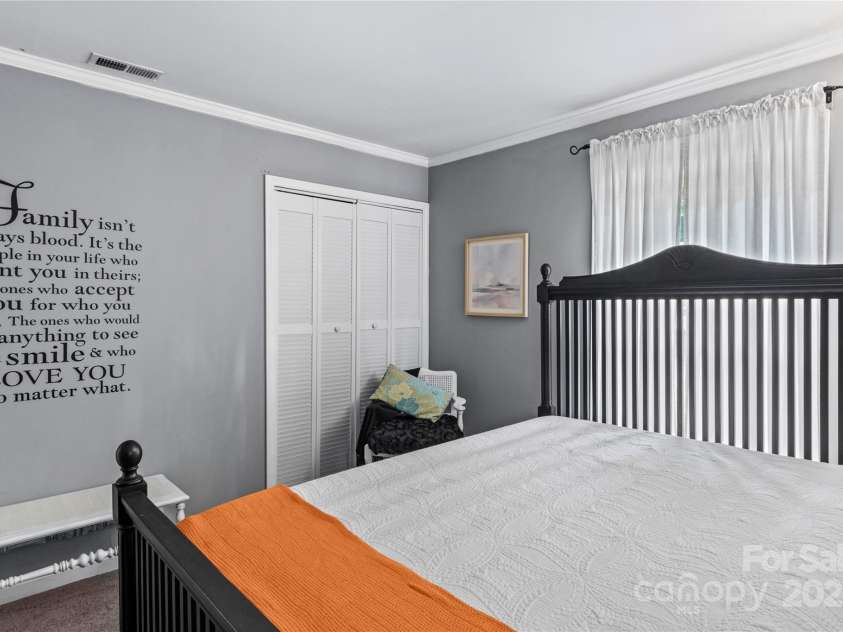 3890 Whitehaven Road, Winston Salem, NC 27106.  MLS# CAR4288620, YatesRealty ID 31722. 