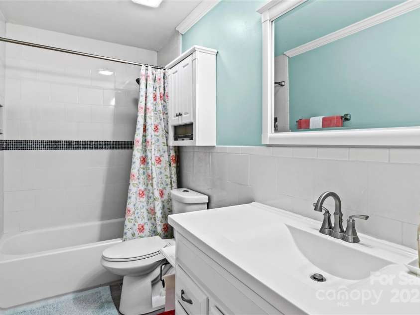 3890 Whitehaven Road, Winston Salem, NC 27106.  MLS# CAR4288620, YatesRealty ID 31722. 