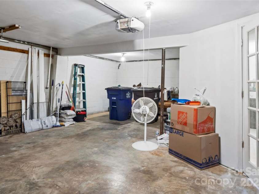 3890 Whitehaven Road, Winston Salem, NC 27106.  MLS# CAR4288620, YatesRealty ID 31722. 