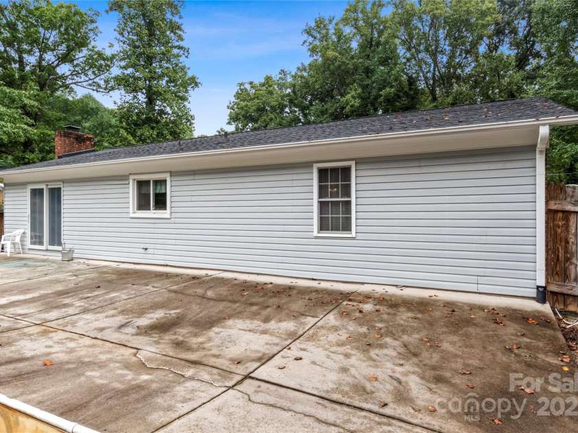 3890 Whitehaven Road, Winston Salem, NC 27106.  MLS# CAR4288620, YatesRealty ID 31722. 
