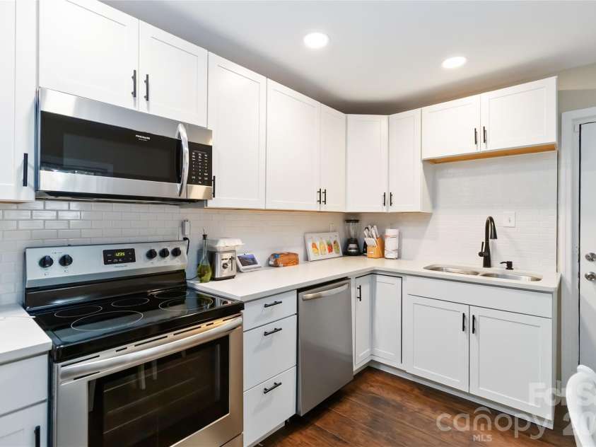 106 Robinson Avenue, Mount Holly, NC 28120.  MLS# CAR4390828, YatesRealty ID 31723. 