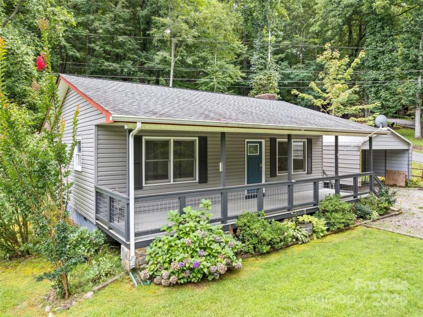 17 Forest Drive, Maggie Valley, NC 28751.  MLS# CAR4290905, YatesRealty ID 31723. 