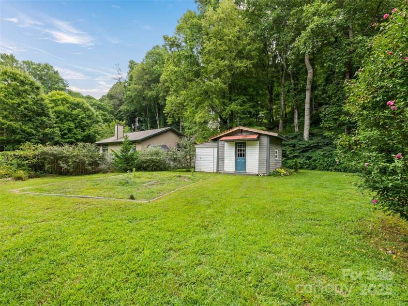 17 Forest Drive, Maggie Valley, NC 28751.  MLS# CAR4290905, YatesRealty ID 31723. 