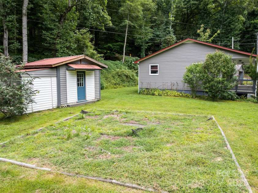 17 Forest Drive, Maggie Valley, NC 28751.  MLS# CAR4290905, YatesRealty ID 31723. 