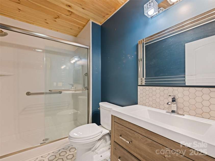 17 Forest Drive, Maggie Valley, NC 28751.  MLS# CAR4290905, YatesRealty ID 31723. 