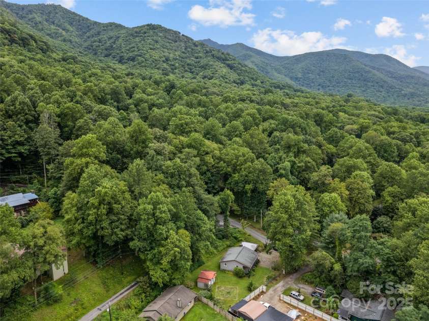 17 Forest Drive, Maggie Valley, NC 28751.  MLS# CAR4290905, YatesRealty ID 31723. 