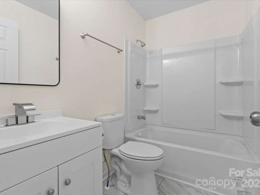 40 Magnolia Street, York, SC 29745.  MLS# CAR4291281, YatesRealty ID 31724. Secondary Bathroom