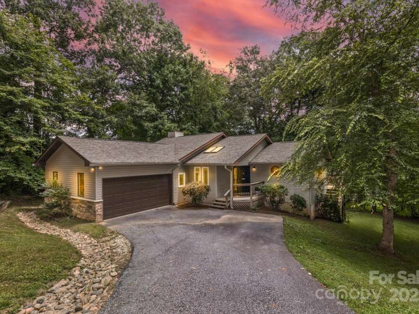 200 Waterford Drive, Mills River, NC 28759.  MLS# CAR4290046, YatesRealty ID 31726. 