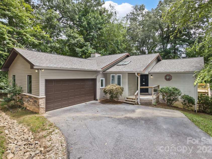 200 Waterford Drive, Mills River, NC 28759.  MLS# CAR4290046, YatesRealty ID 31726. 