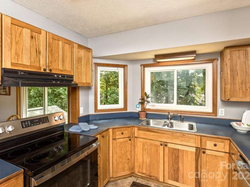 200 Waterford Drive, Mills River, NC 28759.  MLS# CAR4290046, YatesRealty ID 31726. 
