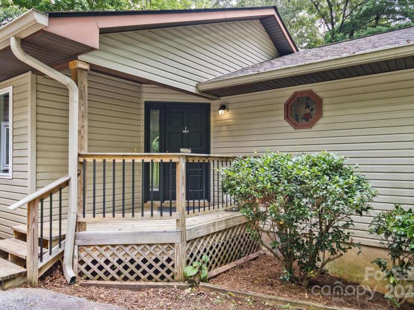 200 Waterford Drive, Mills River, NC 28759.  MLS# CAR4290046, YatesRealty ID 31726. 