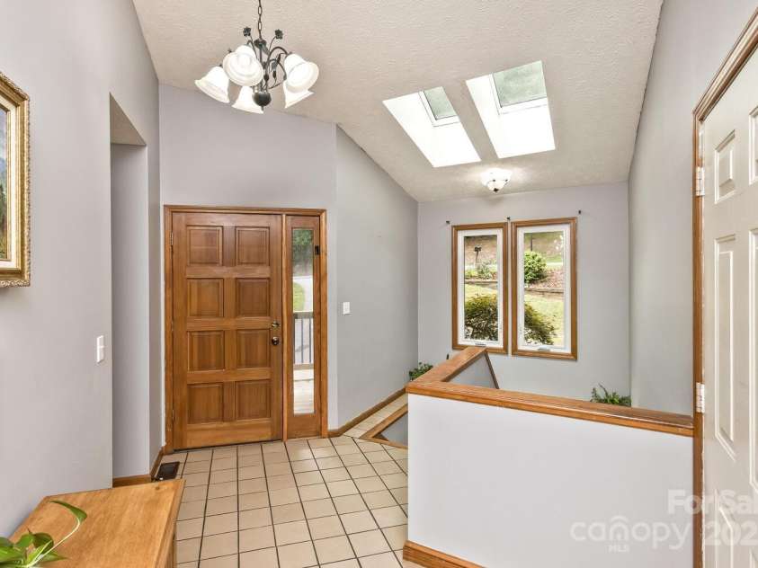 200 Waterford Drive, Mills River, NC 28759.  MLS# CAR4290046, YatesRealty ID 31726. 