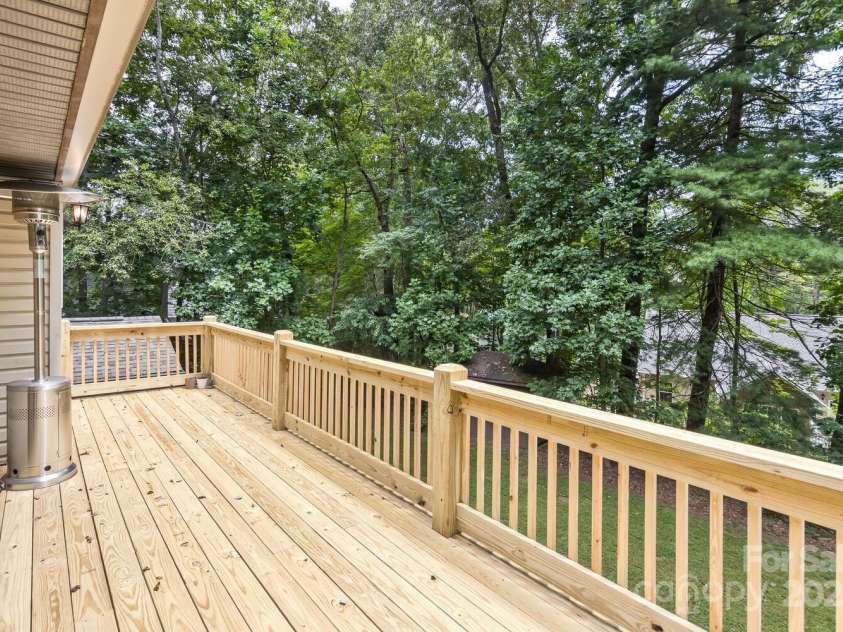 200 Waterford Drive, Mills River, NC 28759.  MLS# CAR4290046, YatesRealty ID 31726. 