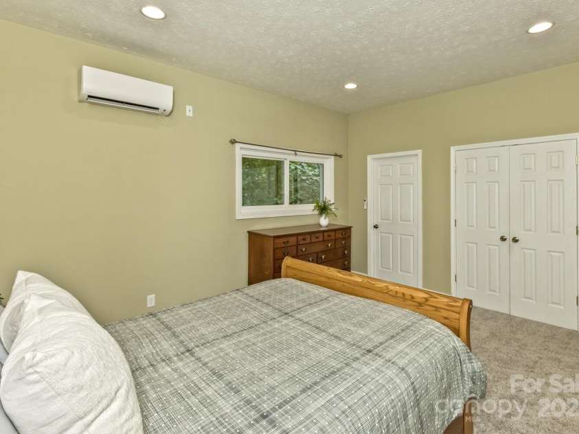 200 Waterford Drive, Mills River, NC 28759.  MLS# CAR4290046, YatesRealty ID 31726. 