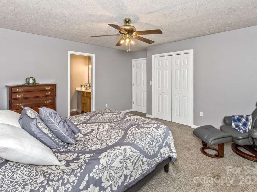 200 Waterford Drive, Mills River, NC 28759.  MLS# CAR4290046, YatesRealty ID 31726. 