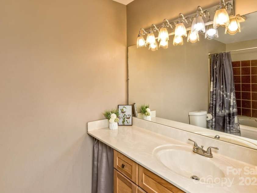 200 Waterford Drive, Mills River, NC 28759.  MLS# CAR4290046, YatesRealty ID 31726. 