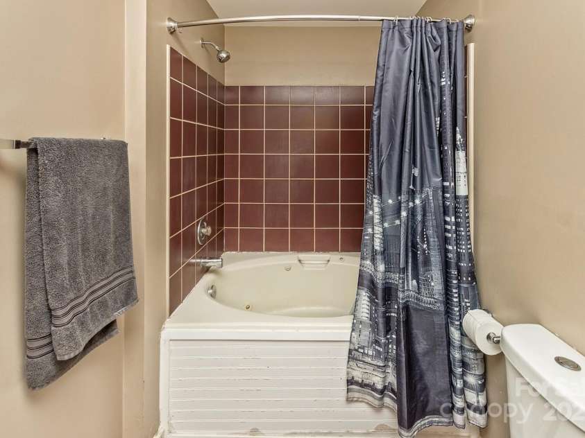 200 Waterford Drive, Mills River, NC 28759.  MLS# CAR4290046, YatesRealty ID 31726. 