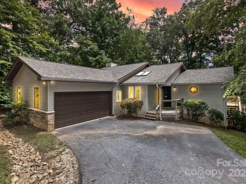200 Waterford Drive, Mills River, NC 28759.  MLS# CAR4290046, YatesRealty ID 31726. 